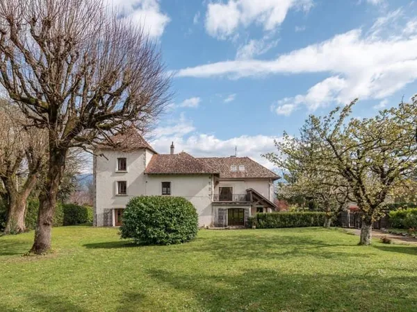 Maison 9 pièces 278 m²