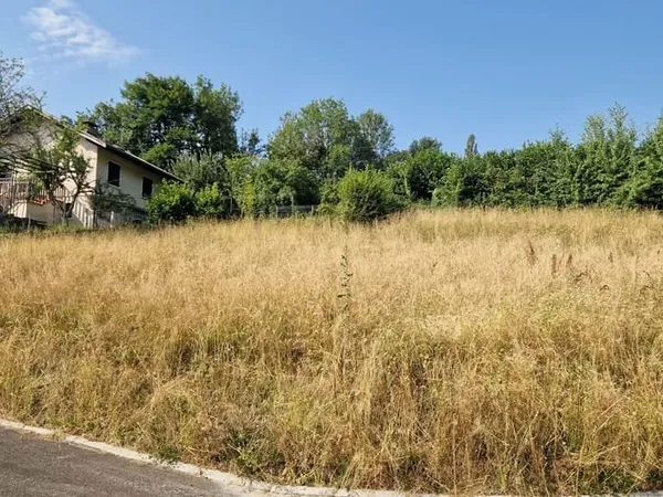 Terrain 1056 m²