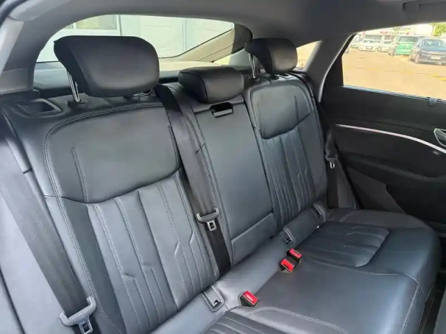 Audi E-Tron sportback 55 quattro 408 ch — photo 17
