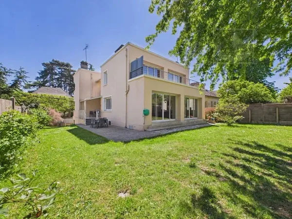 Maison 8 pièces 210 m²