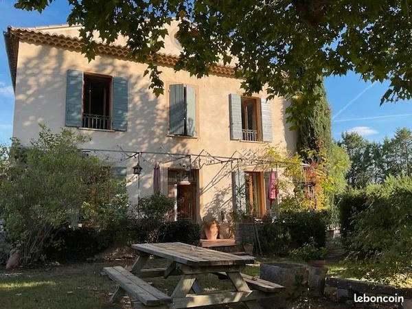 Maison de caractère, gîte et piscine - Mormoiron (84)