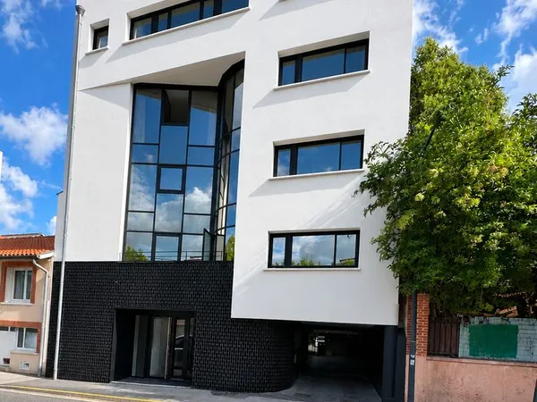 Parking 11 m² sécurisé - Port Saint-Sauveur Toulouse - 95 /mois CC