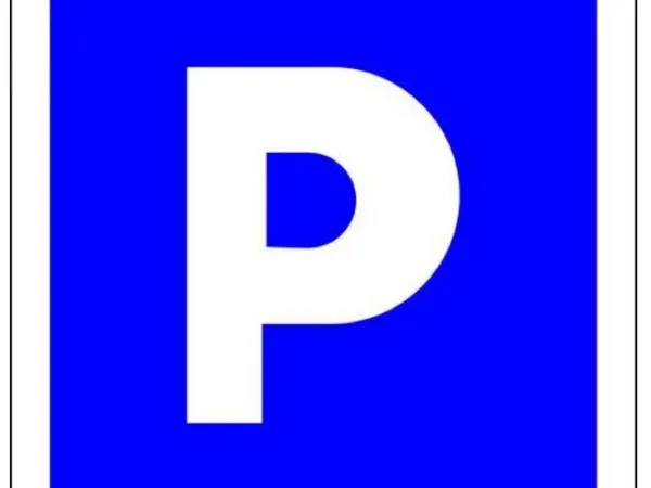 Parking privé - Fête de l'Humanité, à 15 km de la base 217