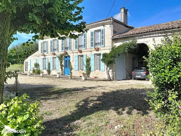 Maison 11 pièces 347 m²