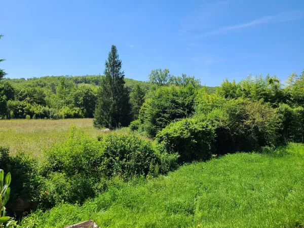 Maison spacieuse pompe à chaleur panneaux solaires