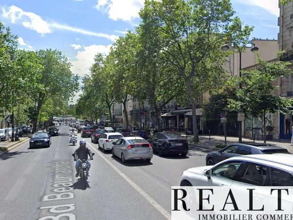 Local commercial 220 m²