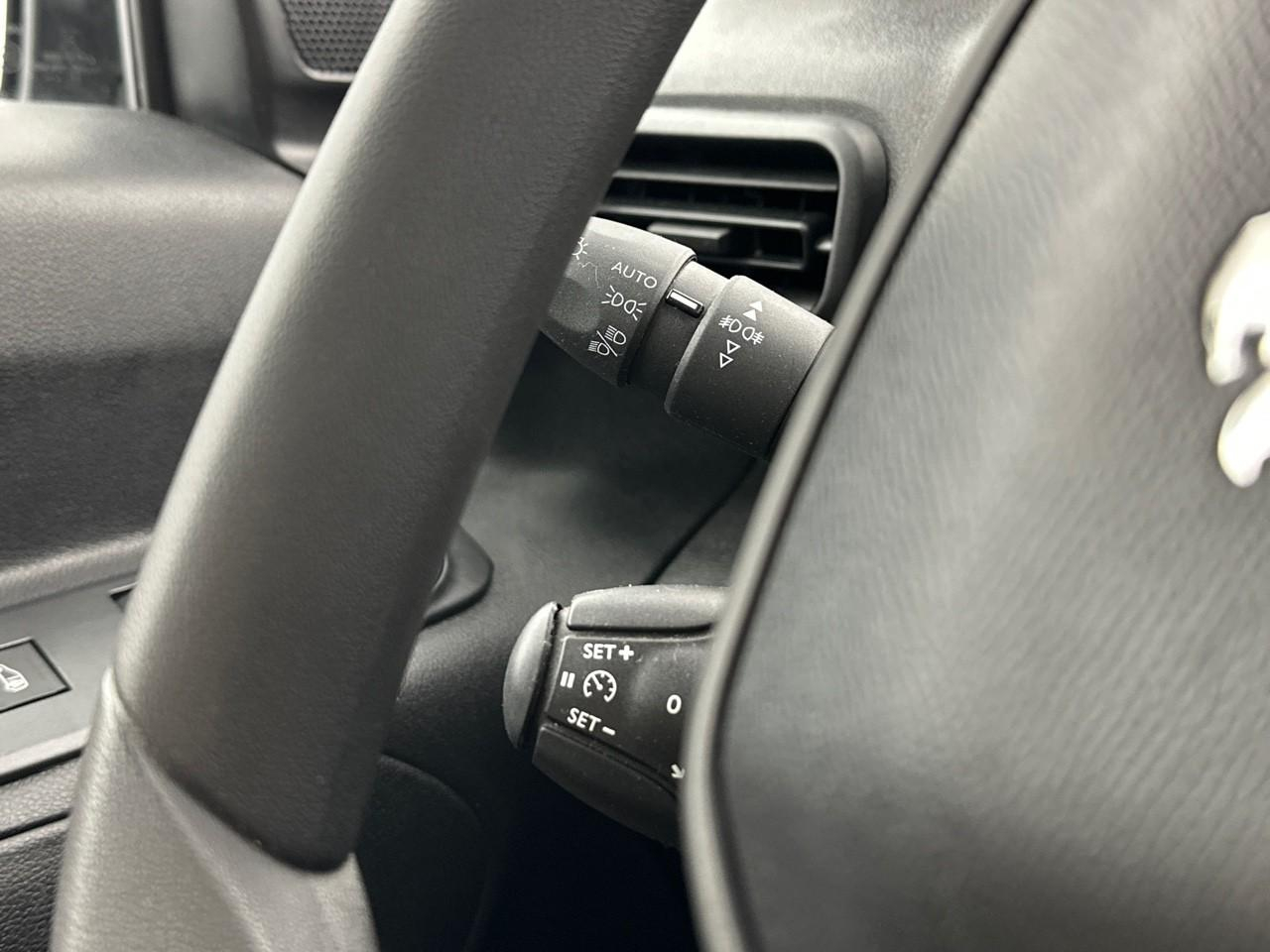 Peugeot Partner fourgon standard 650 kg bluehdi 100 s&s bvm6 premi — photo 17