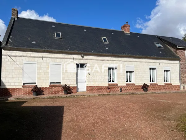 Fermette en pierres blanches : charme et espace