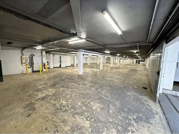 Local d'activité 1034 m²