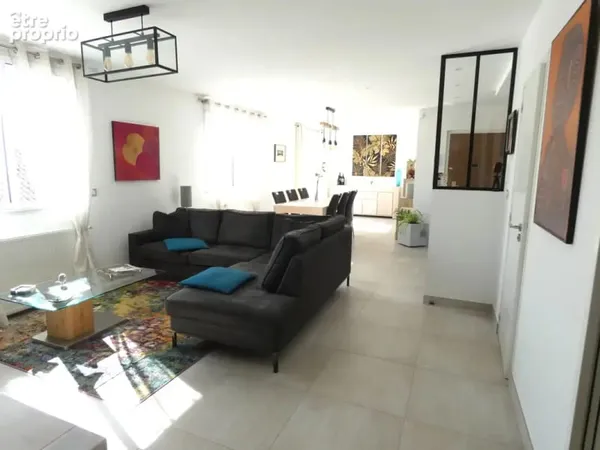 Appartement trés lumineux t3 ascenseur centre ville Alès