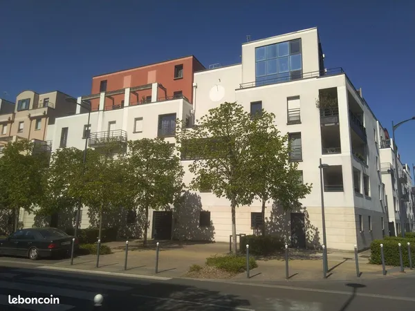 Appartement duplex situé à proximité de la Polyclinique Saint Côme