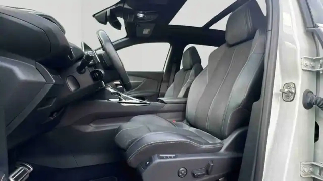 Peugeot 3008 hybrid 225 e-eat8 — photo 12