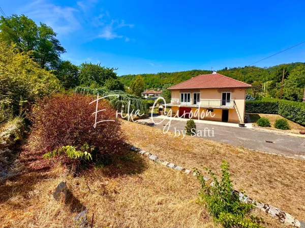Maison familiale 3 chambres avec grand terrain !