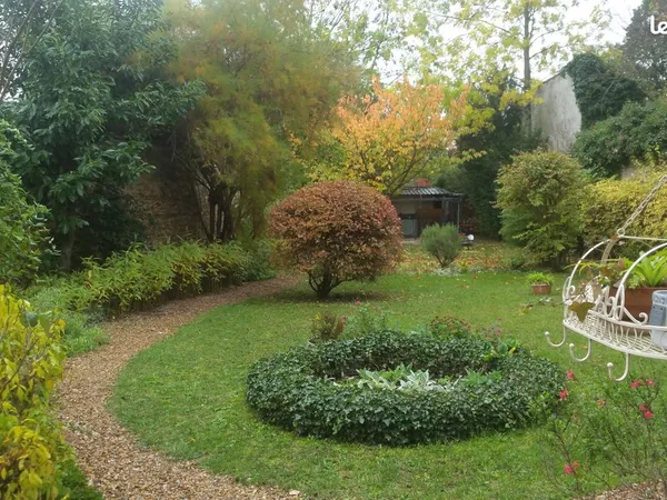 Location meublée d'une chambre dans maison avec jardin, à 5 mn à pied de la gare et à 25 mn direct d