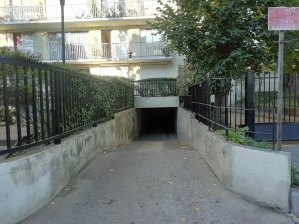 PARKIN SECURISE - 3 min mairie de Montreuil