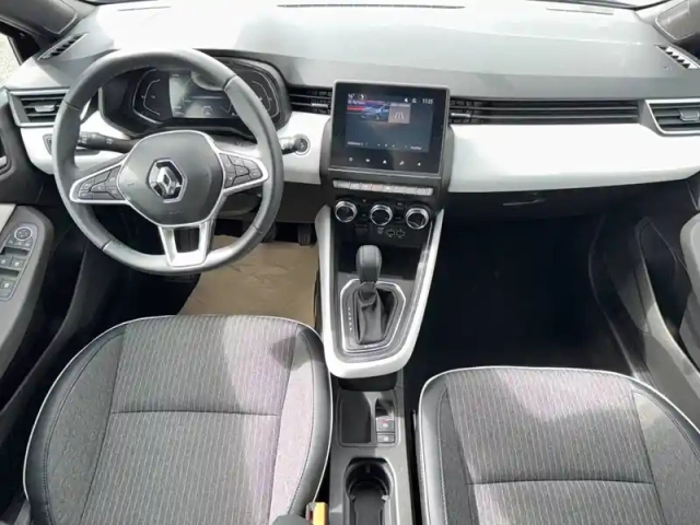 Renault Clio e-tech 140 - 21n — photo 10