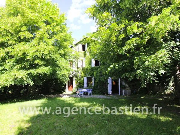 GEX - Maison de caractère 1880 - cadre bucolique - 5 chambres - terrain 1 369 m2 et grand garage
