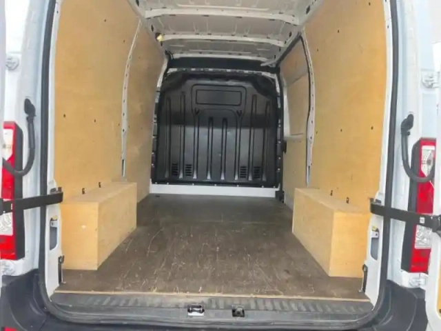 Renault Master fg f3500 l2h2 2.3 blue dci 135ch confort euro6e — photo 24