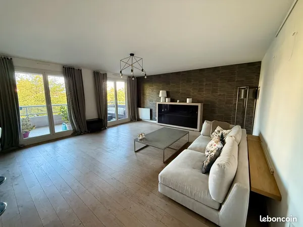 Appartement T4 110m2, Grand balcon, Garage et Parkings