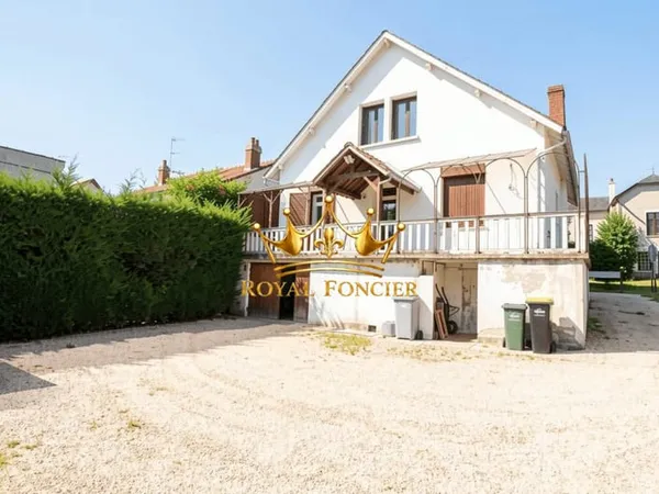 Maison de famille, proche des commodités