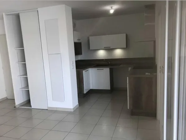 PIGNAN - Appartement type 2 pièces avec terrasse et parkings