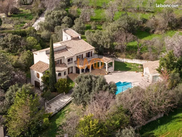 Maison 6 pièces 270 m²