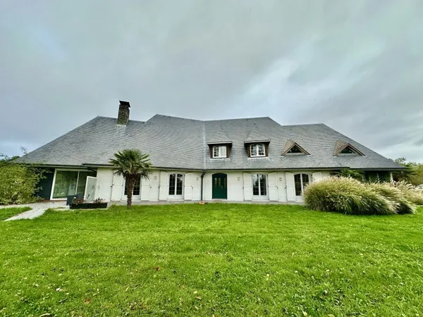 Maison 11 pièces 274 m²