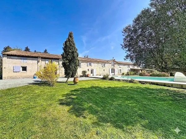 Maison 16 pièces 560 m²