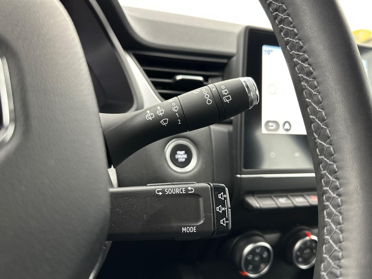Renault Captur blue dci 115 edc business — photo 21