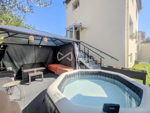 Maison individuelle et studio indépendant-Quartier colonie