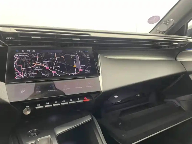 Peugeot 308 phev 180 e-eat8 — photo 36