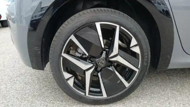Peugeot 208 hybrid 110 e-dcs6 — photo 14