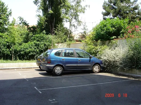 TOULOUSE Centre place de parking aérienne dans résidence sécurisée