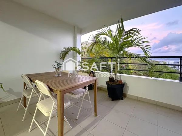 Fort-De-France : T2 AVEC TERRASSE ET VUE MER