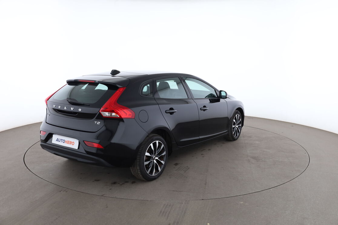 Volvo V40 2.0 T2 Signature Edition — photo 5