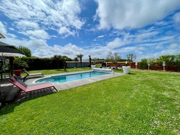 Maison plain-pied 4 ch - 201 m² ? Piscine ? Bourgneuf / La Rochelle