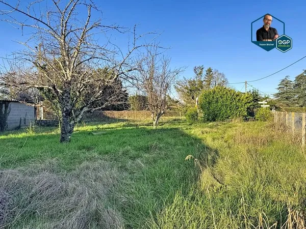 Terrain 606m²