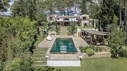 Villa 10 pièces 400 m²