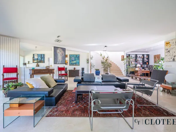 Maison 6 pièces 292 m²
