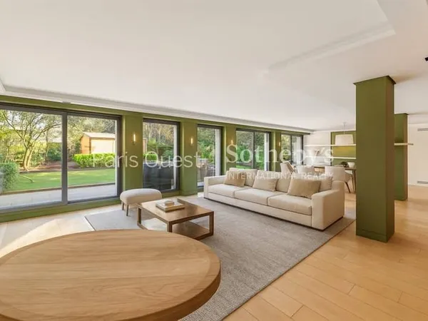Duplex 7 pièces 253 m²