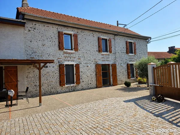 Belle maison familiale rénovée 183m2 - 5 chambres + bureau - Piscine - Grand terrain - Camalès