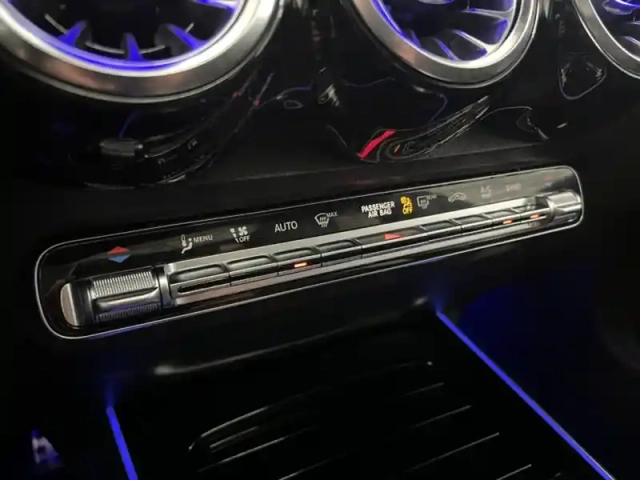 Mercedes Glb 200 d amg line — photo 18