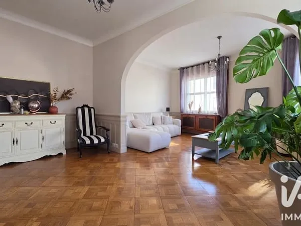 Maison 9 pièces 366 m²