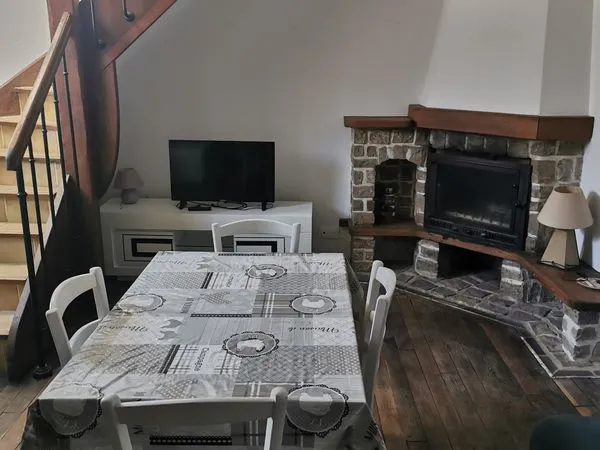 🏡 À LOUER - Charmant logement meublé en duplex à La Ferté-Imbault 🗝️