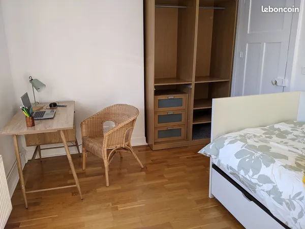 Chambre meublée à louer pour étudiant à Lille