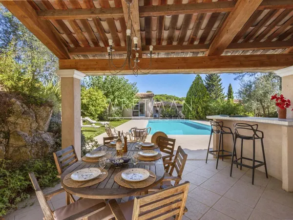 Jolie maison avec jardin et piscine - Valbonne