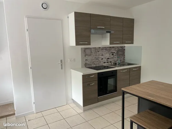 Superbe F3 neuf 62m2 1er étage meublé