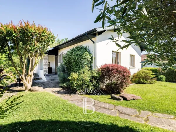 ANGLET, MAISON DE 200 M² SITUÉE AU CALME