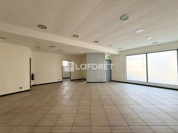 Local commercial 6 pièces 115 m²