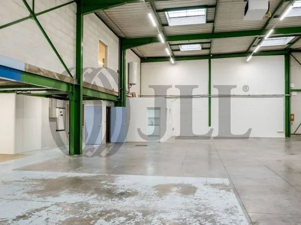Local d'activité 1875 m²